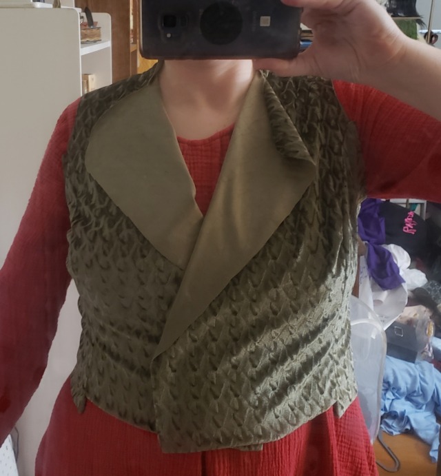 I started sewing my waistcoat!