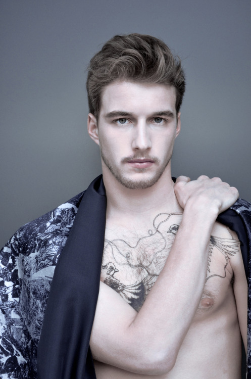 traveladdict227:  trashyprinces: Robin Grolaux by Shing Chan.