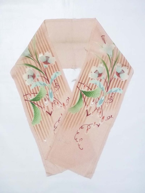 Soft Art Nouveau flowers vintage half collar (seen on)