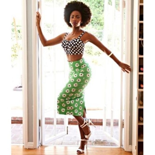 carnapptural:  securelyinsecure:  Teyonah Parris“It feels good to be a role model for little girls who don’t often see  natural hair on the red carpet. I’ve wanted to be an actress my whole  life and the none of the women I aspired to be like had