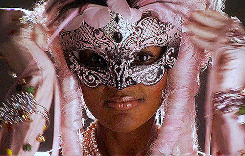 masquerade masks in gossip girl1x06 ⪼ the handmaiden’s tale