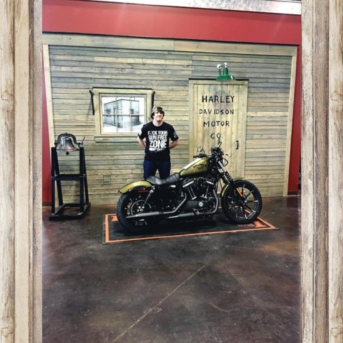 So on Friday I did a thing and purchased my first ever Harley-Davidson Sportster Iron883! I’m super 