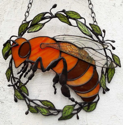 hyvetyrant:sosuperawesome: Glassbee on Etsy The queen bee stained glass…. I might NEED that.