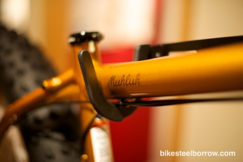 bikesteelborrow:  Unboxing-Event: Salsa Mukluk 2 - 2014 Da glänzt der goldfarbene Rahmen und begeist