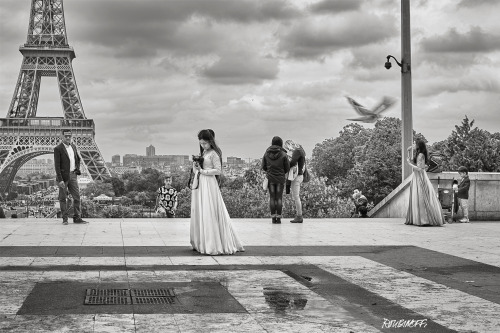 Beautiful girls at Trocadéro Paris 19 mai 2016 ©roubinoff 
