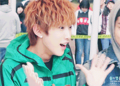 nunmoori:  jinyoung, what are you doing?? (ι´Д｀)ﾉ 