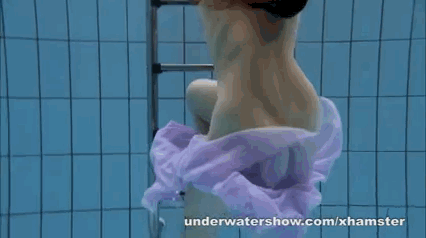 mostly-missy:  Underwater nudes #2 -  I’d love to skinny dip with that cute white