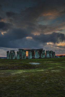 expressions-of-nature:  StoneHenge by: Andrés