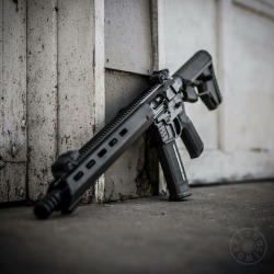 coffeeandspentbrass:  cerebralzero:  Gibbz Arms AR-15   For all those southpaws out there.