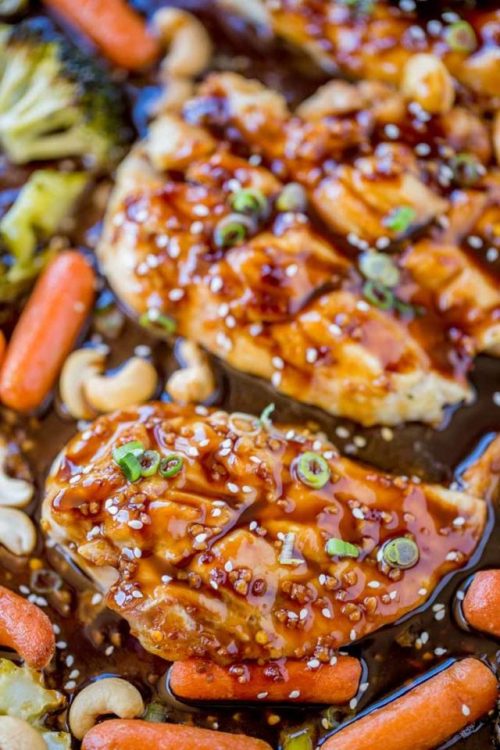 foodffs: Sheet Pan Cashew Chicken and Vegetables is spicy, sweet and full of your favorite takeout f
