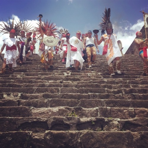 mexicaheart: The ceremony of the summer solstice at the Otomi Temple. Cultura Mexica.