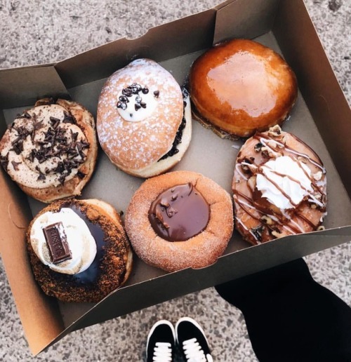 daily-deliciousness:  Chocolate lovers’ doughnuts  Yes, pls!!!!
