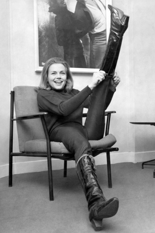 the60sbazaar: Bond actress Honor Blackman 