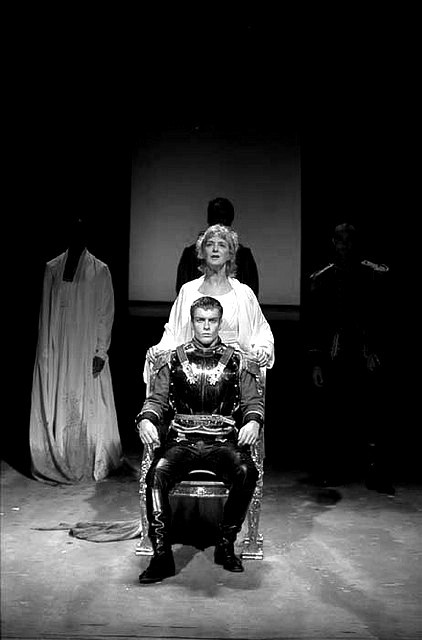 Swan Theatre's Coriolanus (1994), French Revolution style (yet with Napoleonic uniforms)