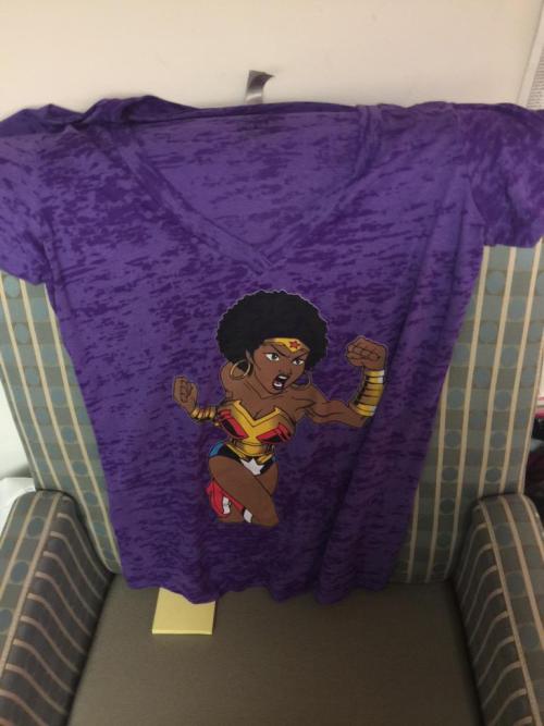 superheroesincolor:  “…check this out my new shirt” (via Leslie Jones)