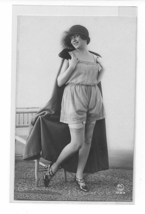 greatgdean:  French postcard Paris 1923 