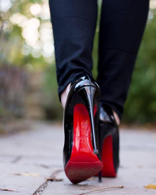 engineeringinheels:Fall colors are popping, doing my part to blend in with @louboutinworld ! #redsol