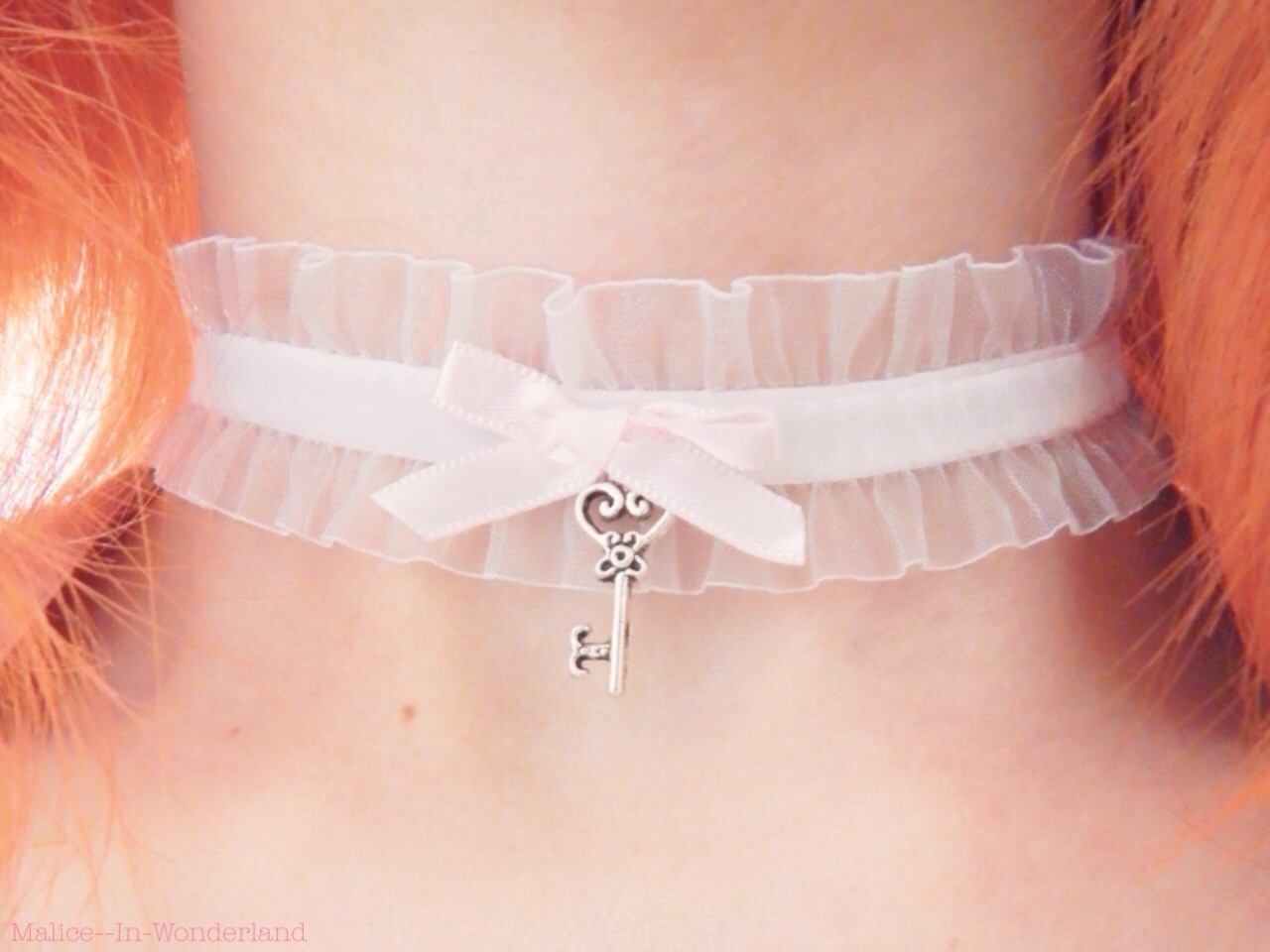 littlepinkkittenshop:  malice—in-wonderland:  Pretty matching choker  