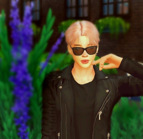 Heyy! I’m back with a remake of my Jimin sim ;) I tried to copy his outfits as much as I can, 