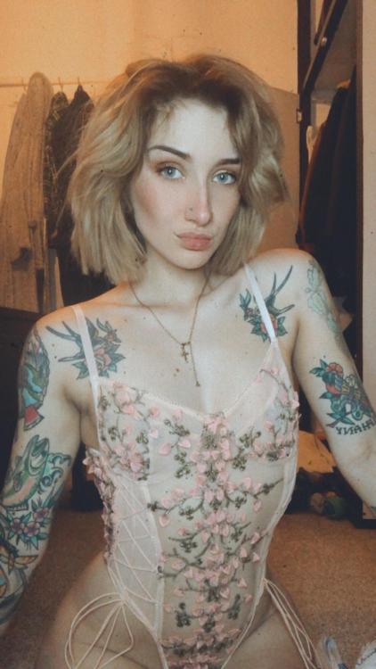 Insatiable taste for tattooed ladies