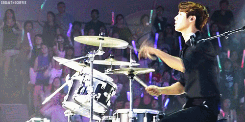 segawangcoffee-deactivated20150:  140810 Minhyuk's drumstick spins @ KCON2014 