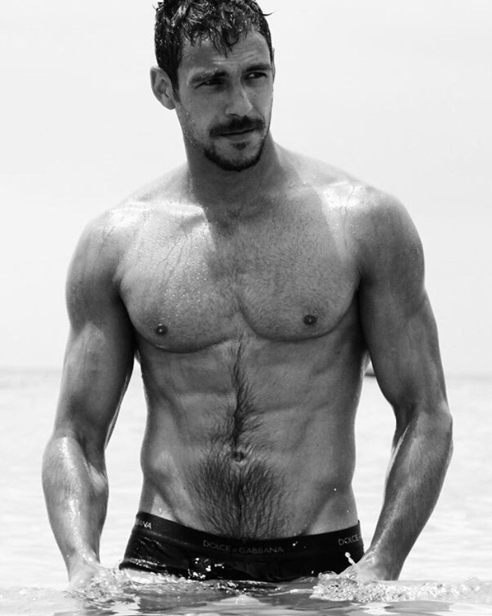 kinkybottomboy:  Kneels