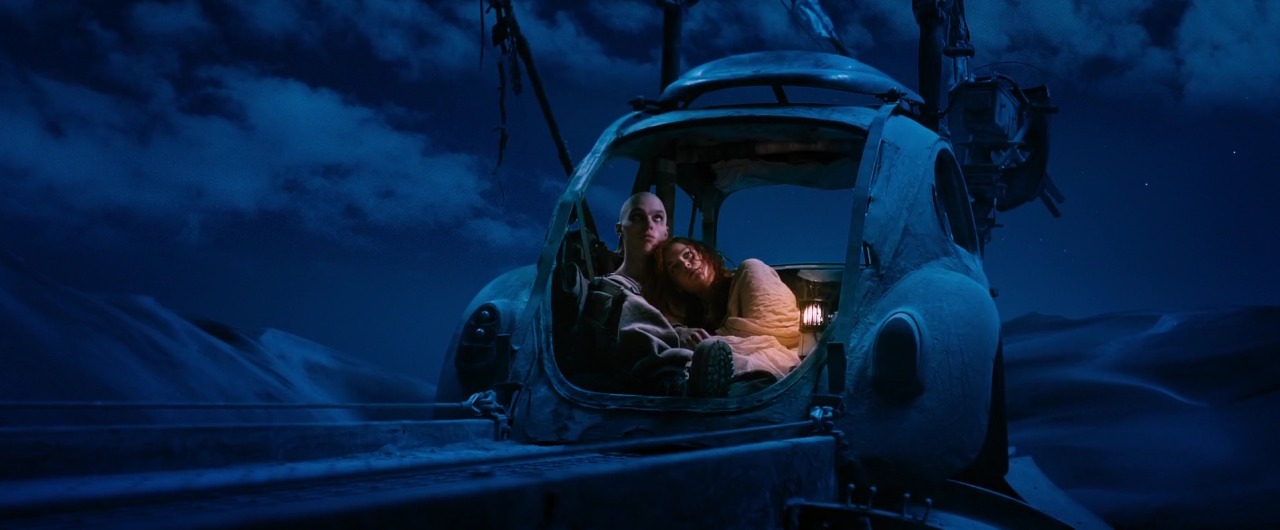 babil6: My name is Max. My world is fire. And blood. Mad Max: Fury Road (2015)