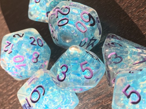 thedicepaladin:I am in love with these dice!!!  Help support the blog~! ☕