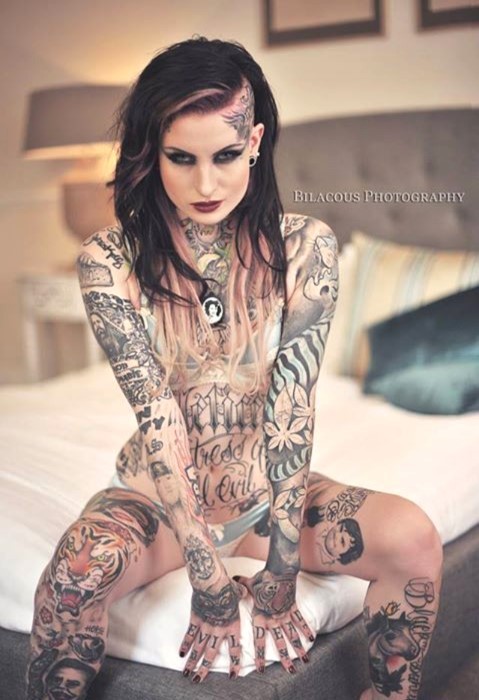 inkedchloe:  Lusy LoganGirls With Tattoos