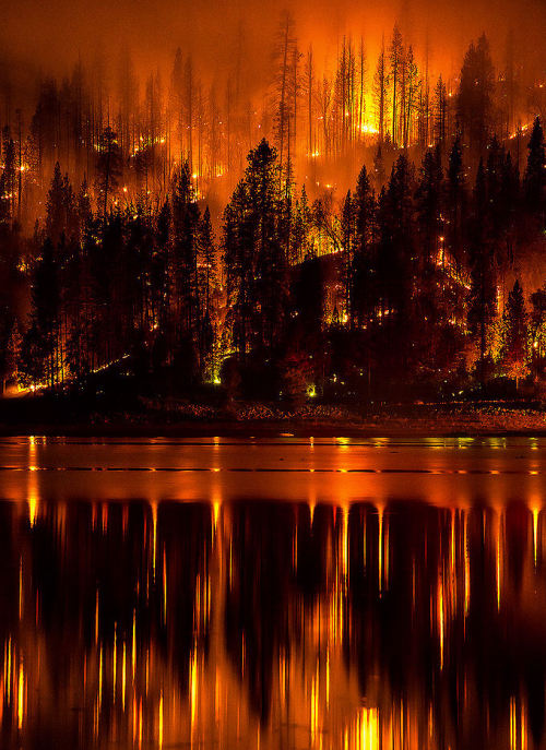 lori-rocks:Courtney Fire Closeup (fire on the water, smoke in the sky) (by Darvin Atkeson)