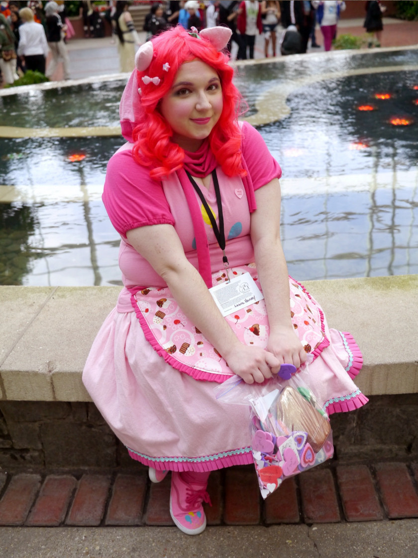 lithefider:  My friend Wahrsager being the most adorable Pinkie Pie and giving hugs