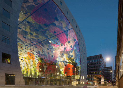 appletoothpaste:  mymodernmet:  The Markthal Rotterdam, a covered food market and housing development in the Netherlands, has officially opened after five years of construction. Designed by Dutch architects MVRDV, the nearly 312,000 square-foot building