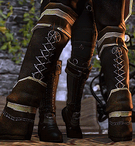 merylgearsolid:youramatus:Boots and Legs.She’s shorter than Cullen I can’t breathe with the tip toes