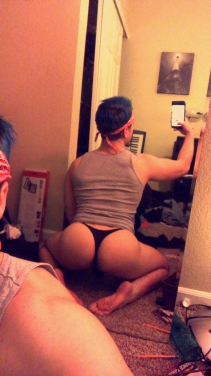 jamesandthegiantass:  Oh hi 😜