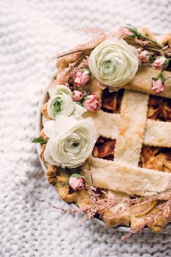 sweetoothgirl:  Floral Pie Topper  