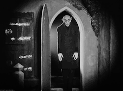 t-h-e-b-l-a-c-k-d-a-h-l-i-a:  Nosferatu (1922)