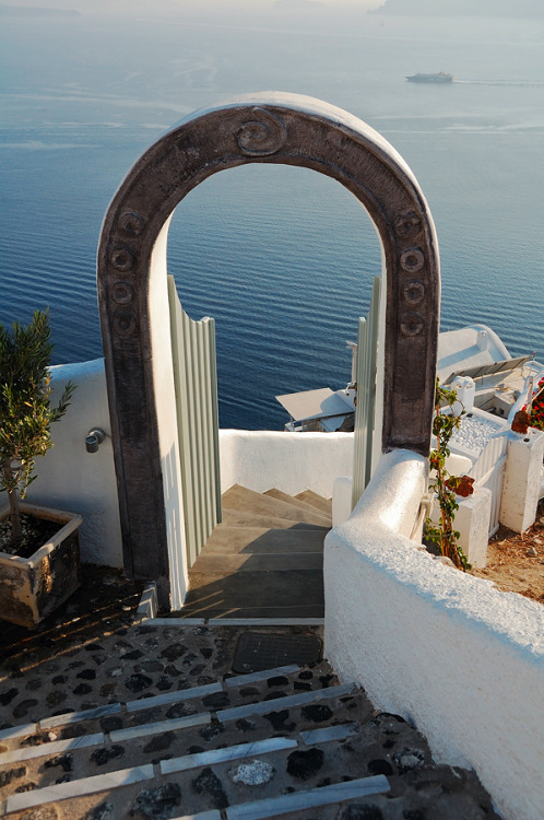 Staircase leading to the hotel, Santorini, Greece (by Pavel Demin).