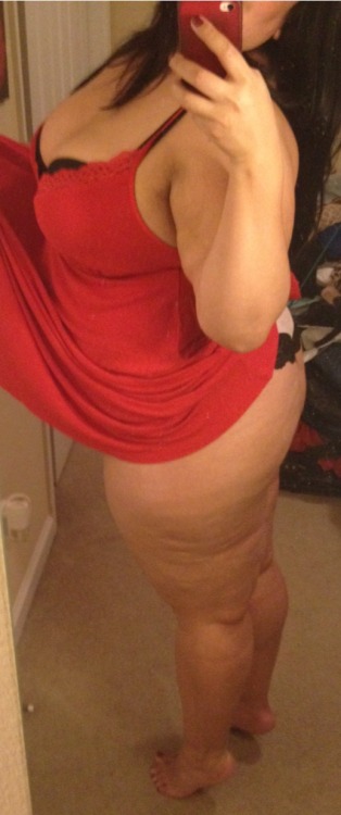 realcurveslatina2012: Lady in red *Gorgeous 