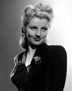 ladylikelady:  Dolores Moran- c.1942 
