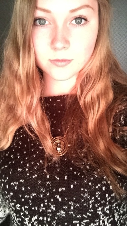 blissfullybellamy: My hair looks ginger in this light! :D (I like it)