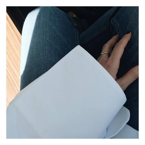 White no. 251 …. #plainwhiteshirt #bigsleeves #ootd #detailing