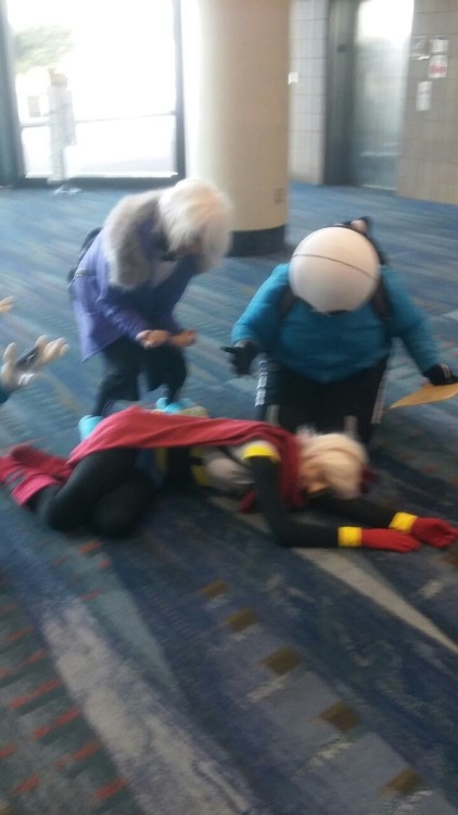 New orleans comiccon!!! Im going to hug and squeeze alll these undertale cosplayers