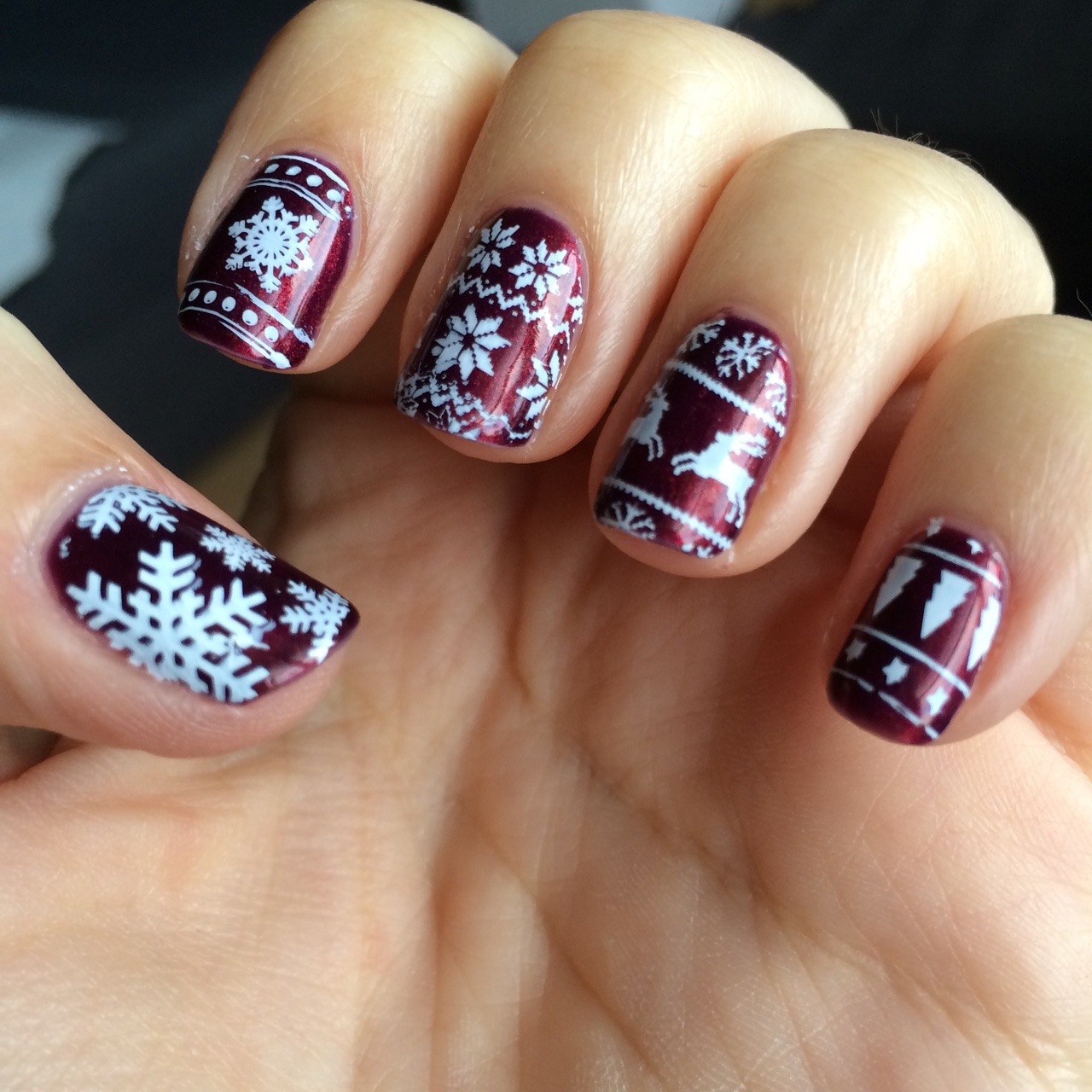 showmemakeup:  After much deliberation over what style of festive nails I would sport