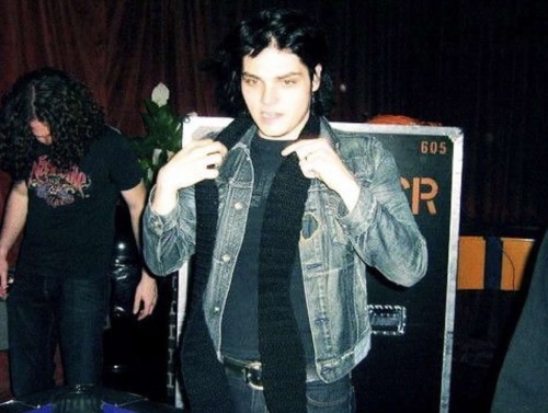 gerardwayoftheday:today is friday, may 5, 2023. happy friday!! enjoy your gerard way of the day. 