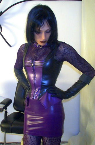 shiny-passions:  Latex 