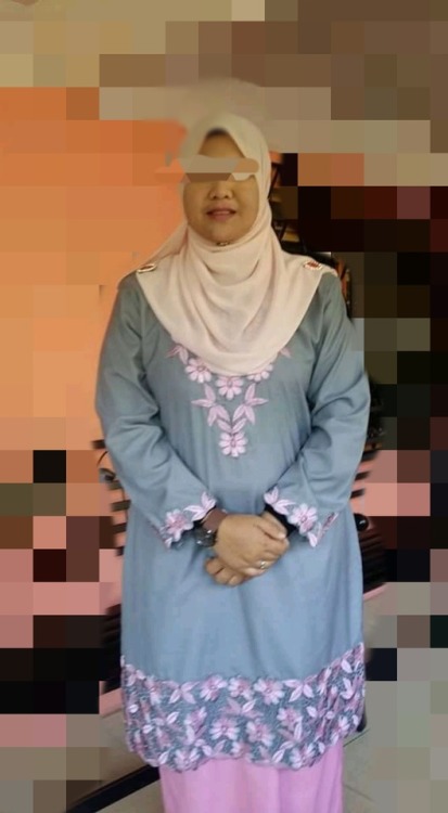 malaywomanasslicker: bujangpeminatmilf: Type body milf macam ni mmg favourite aku, chubby dan padat 