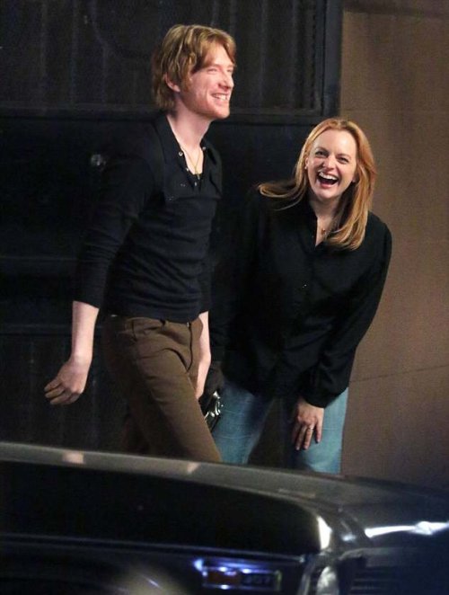 Domhnall and Elisabeth Moss today filming in NY (07/06/2018) (x) (DailyMail)