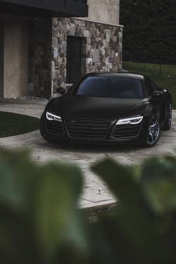 envyavenue:  Audi R8 V10