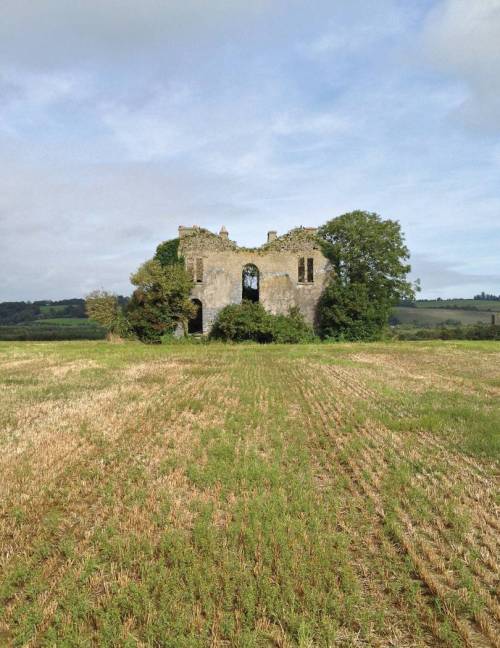 gnossienne:The Irish Aesthete: Ruins of Ireland, by Robert O'Byrne