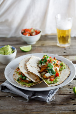 youchew:  Chicken Tacos w. Pico de Gallo for the chicken 4 skinless chicken breasts, de-boned juice and zest of 1 lemon 2 teaspoons dried oregano 1 teaspoon dried thyme 1 teaspoon smoked paprika ½ teaspoon salt black pepper, to taste 3 tablespoons olive